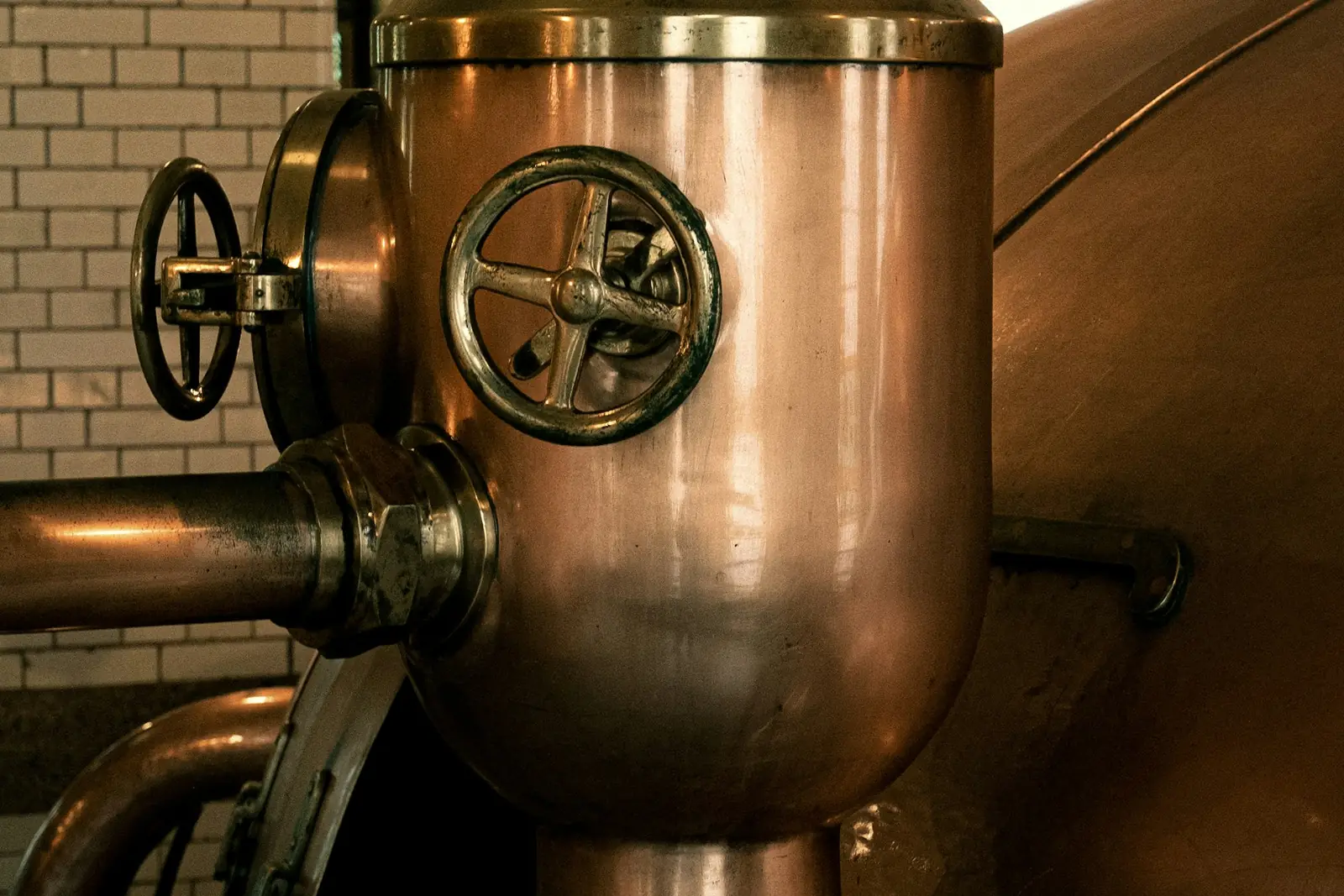 Copper water tank with a brass valve wheel