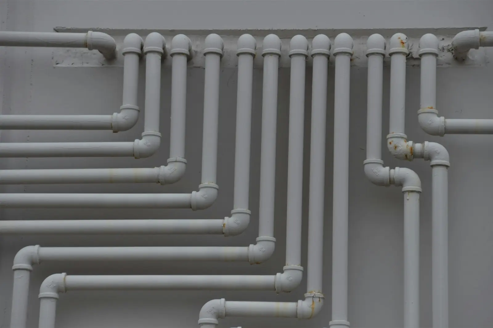 Neatly run plastic water pipes with elbow fittings